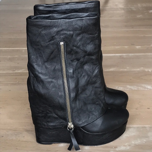 alice + olivia Yeardley Zip Cuff Boots - Picture 4 of 6